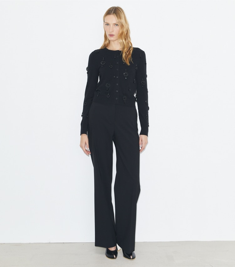 Tory Burch designer sweaters Cardigan en laine à ornements in Black sur mannequin, devant