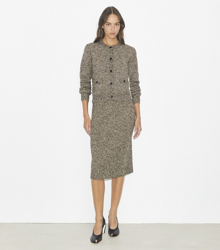 Tory Burch designer sweaters Cardigan en tweed in Black White Multi/ Oatmeal Melange sur mannequin, devant