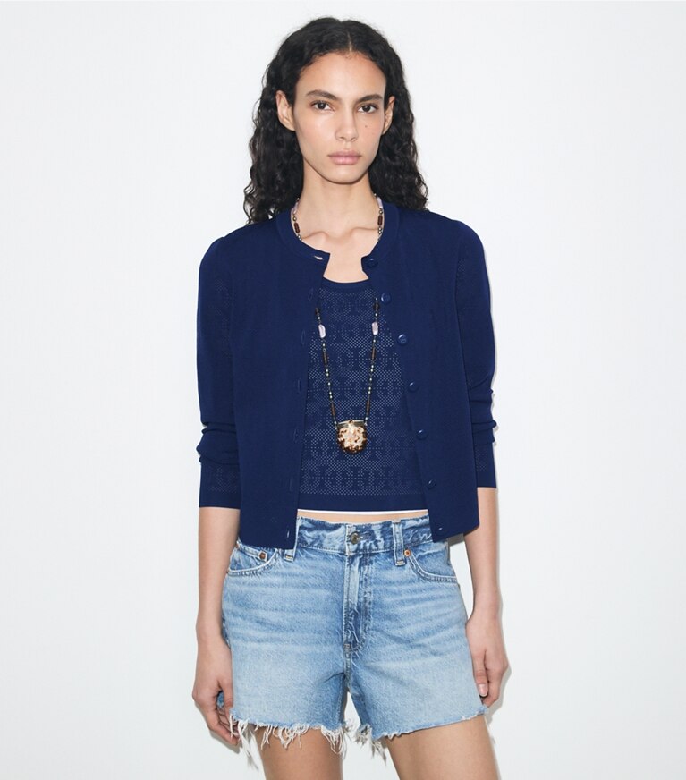 Tory Burch designer sweaters Cardigan en viscose à point pointelle dans Ocean détail sur modèle