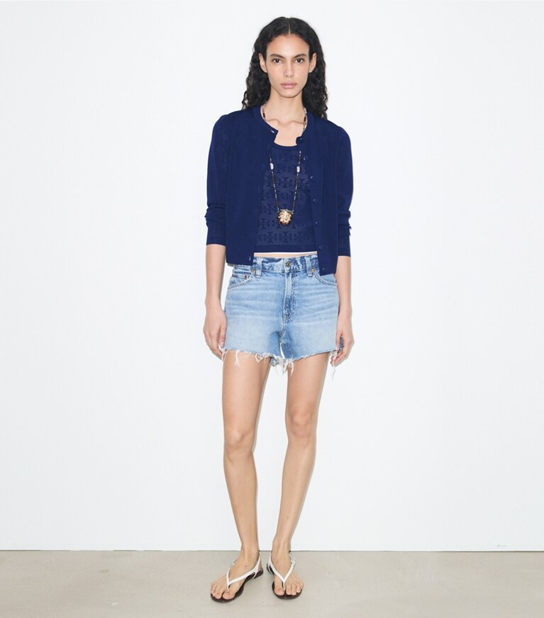 Tory Burch designer sweaters Cardigan en viscose à point pointelle dans Ocean sur modèle, de face