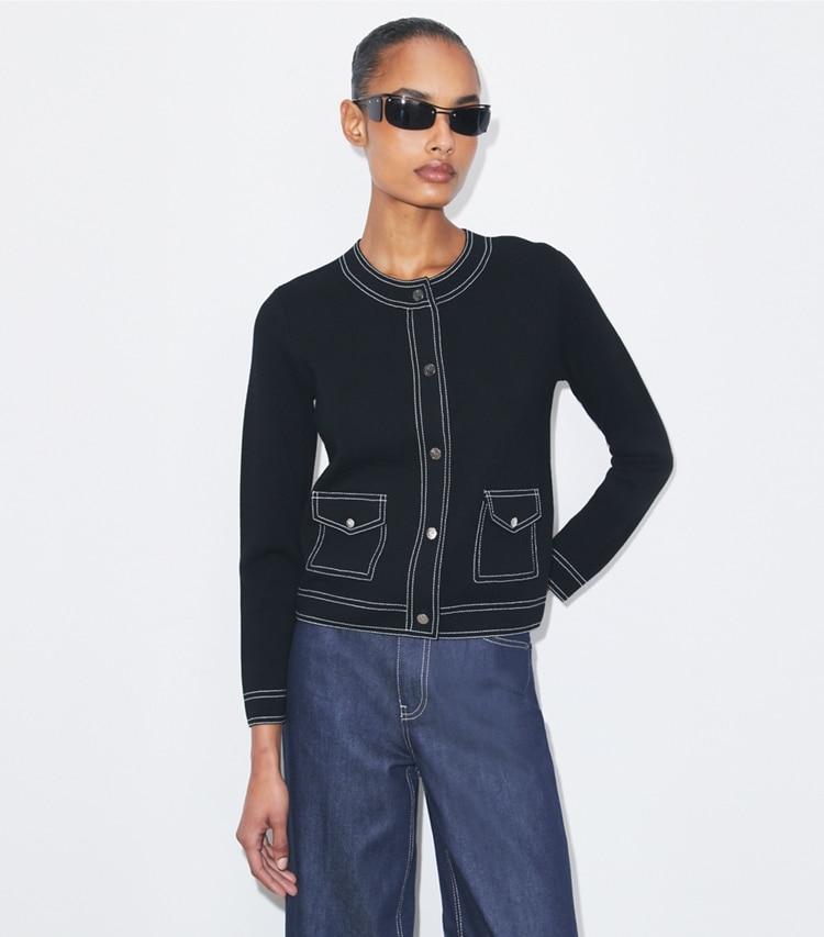 Tory Burch designer maglioni Cardigan in lana con impunture a vista in Black on model detail