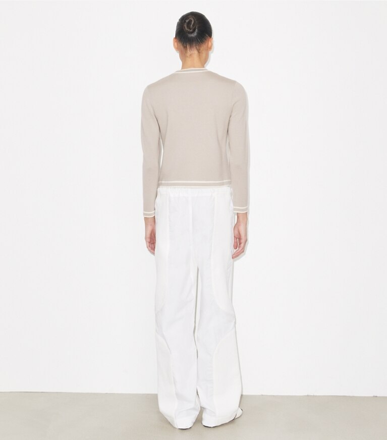 Tory Burch designer maglioni Cardigan Kendra in Gray / New Ivory on model back