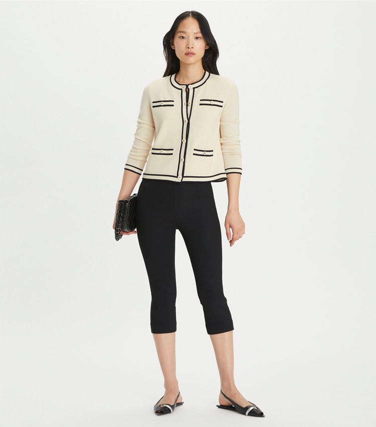 Tory Burch designer sweaters Cardigan Kendra in French Cream / Medium Navy sur mannequin, devant