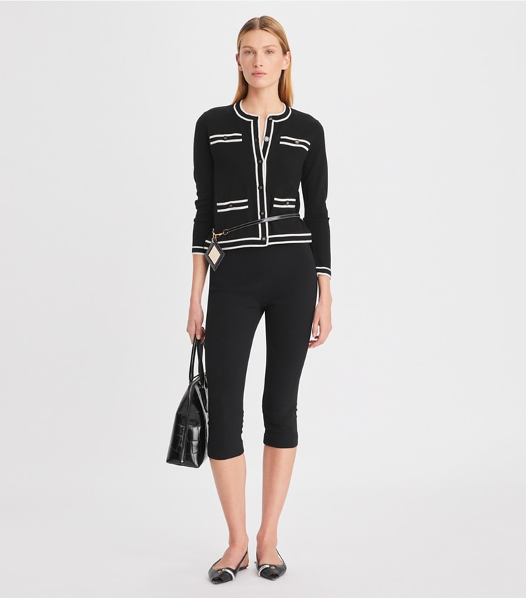 Tory Burch designer sweaters Cardigan Kendra in Black / French Cream sur mannequin, devant