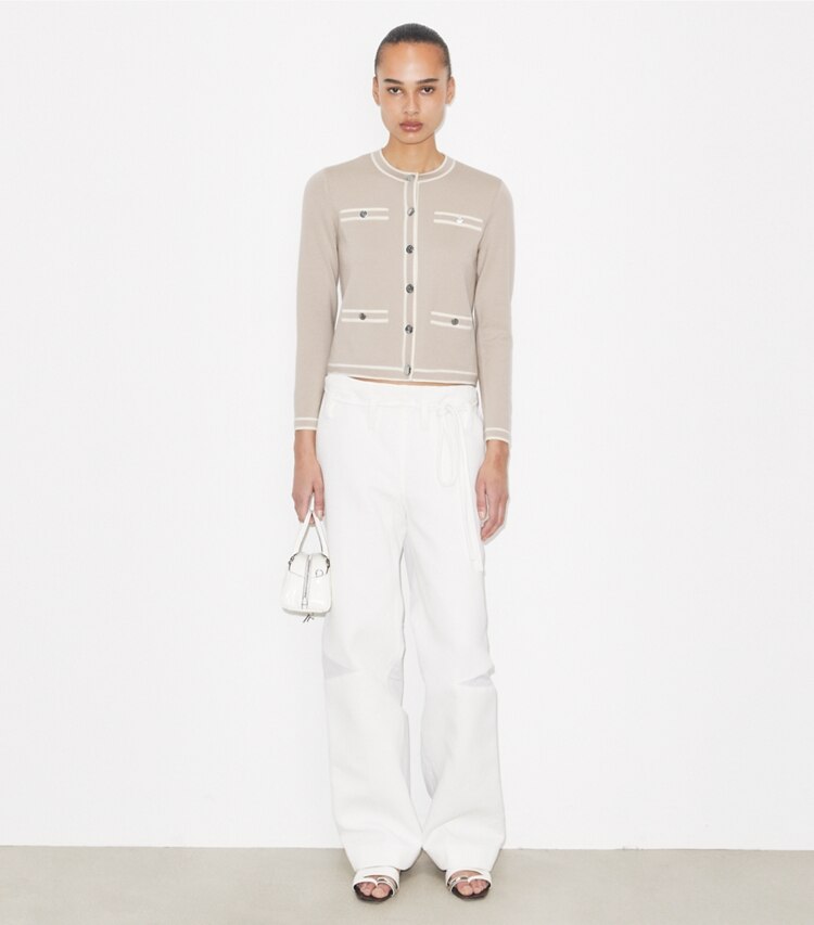 Tory Burch designer maglioni Cardigan Kendra in Gray / New Ivory parte anteriore su modella