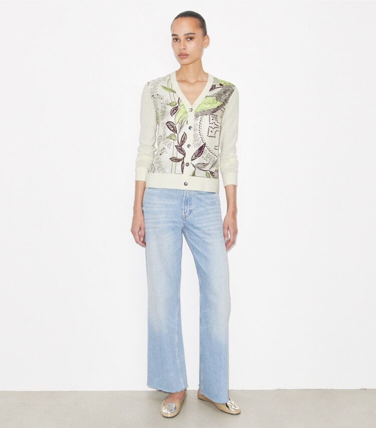 Tory Burch designer strickware Cardigan mit Seidenvorderseite in New Ivory / Mint Cockatoo modell von vorn