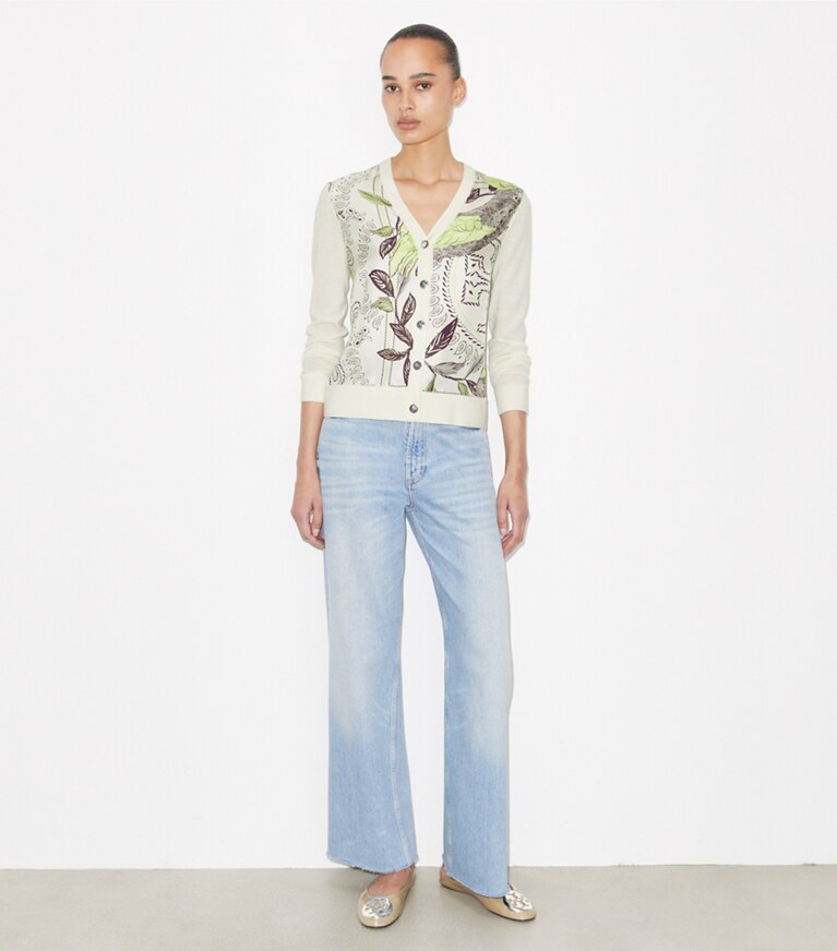 Tory Burch designer strickware Cardigan mit Seidenvorderseite in New Ivory / Mint Cockatoo modell von vorn