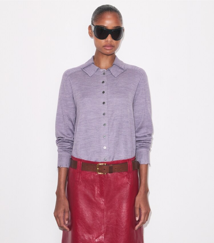 Tory Burch designer sweaters Cardigan oversize en soie in Purple on model detail