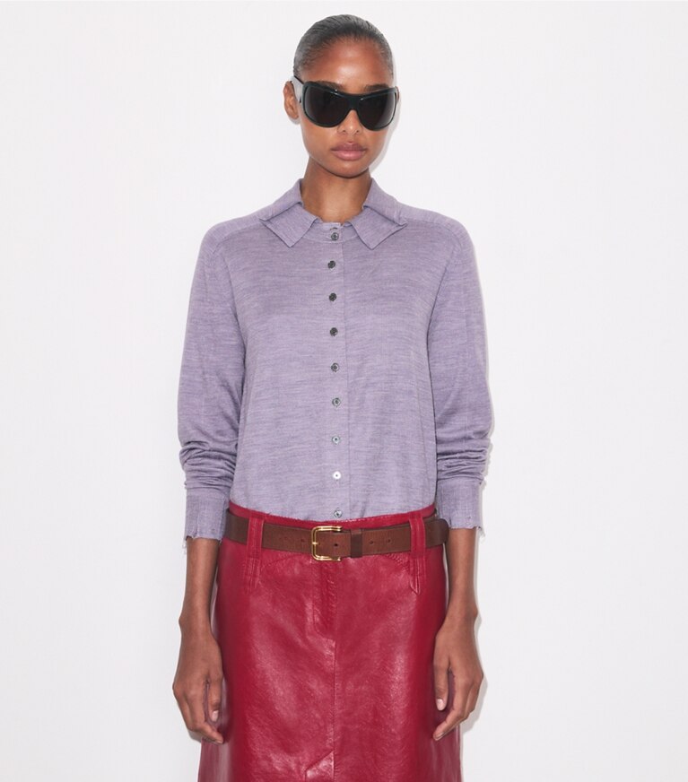 Tory Burch designer sweaters Cardigan oversize en soie in Purple on model detail