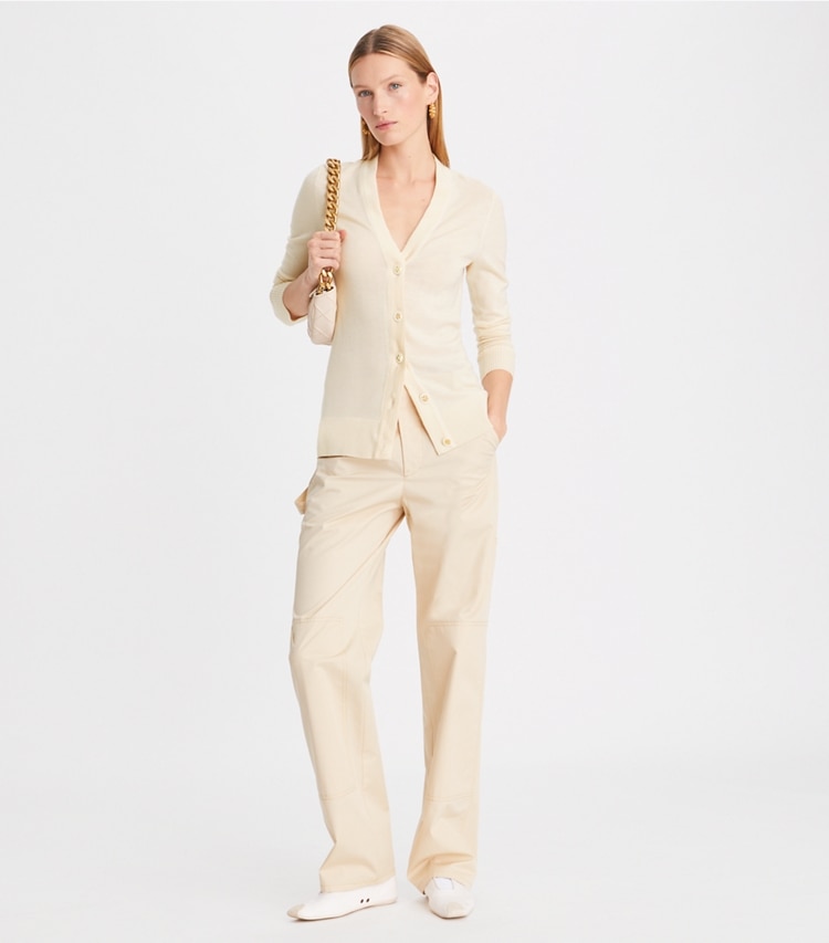 Tory Burch designer maglioni Cardigan Simone in New Ivory parte anteriore su modella