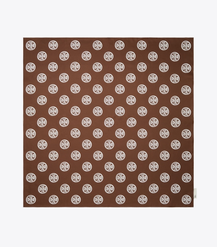 Tory Burch designer écharpes Carré de soie à logo médaillon in Deep Walnut dessus