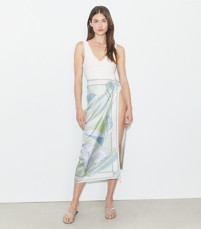 Tory Burch designer écharpes Carré de soie à motif spirale voilier dans Mint accessoire sur le modèle