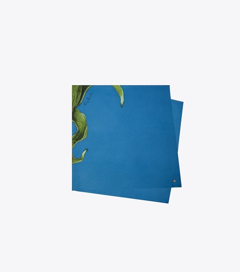 Tory Burch designer écharpes Carré de soie surdimensionné maïs dans Corn Blue plié
