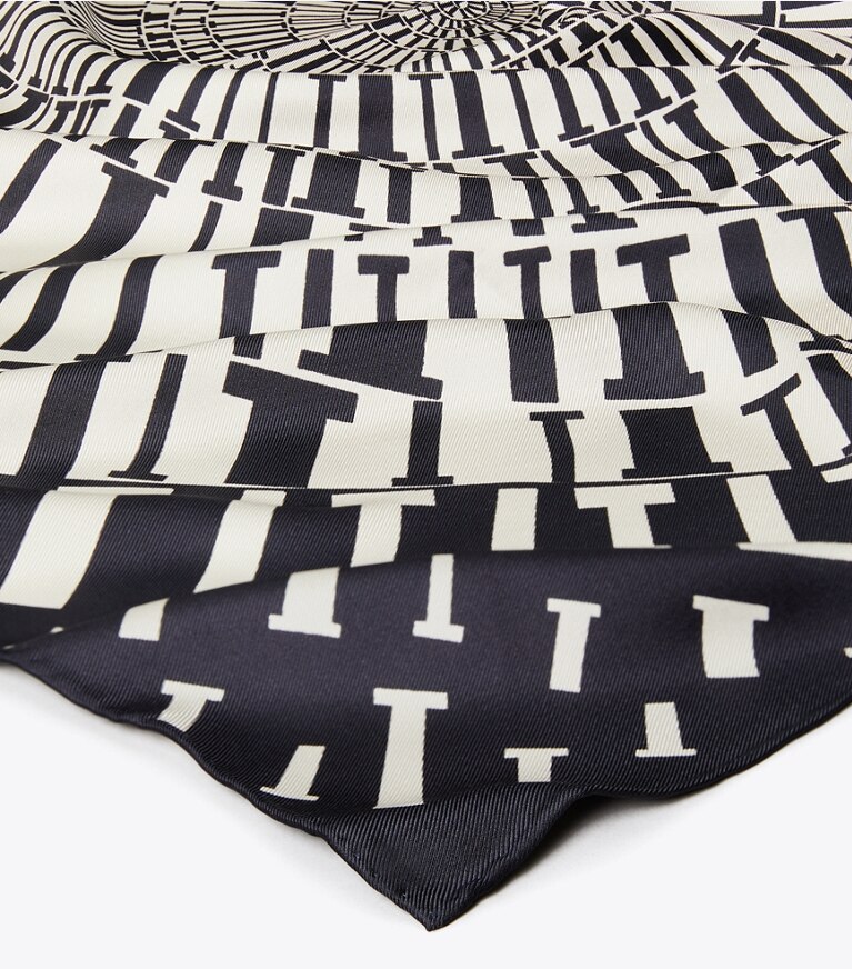 Tory Burch designer écharpes Carré de soie T Circle dans Navy Circle T Silk Square détails