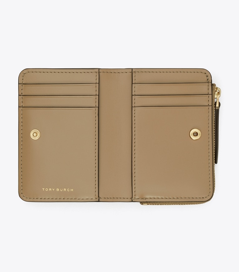 Tory Burch diseñador carteras Cartera acolchada Kira Diamond de dos pliegues en Taupe Oak desde arriba