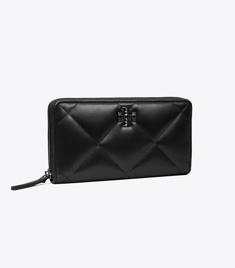 Tory Burch diseñador carteras Cartera continental con cremallera, acolchado en forma de rombos y recubrimiento en polvo Kira en Black ángulo