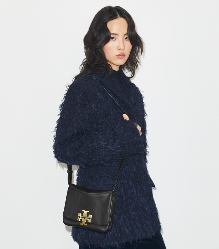 Tory Burch diseñador bolsos de hombro Cartera de hombro Charlie Runway en BLACK/GOLD accesorio en modelo
