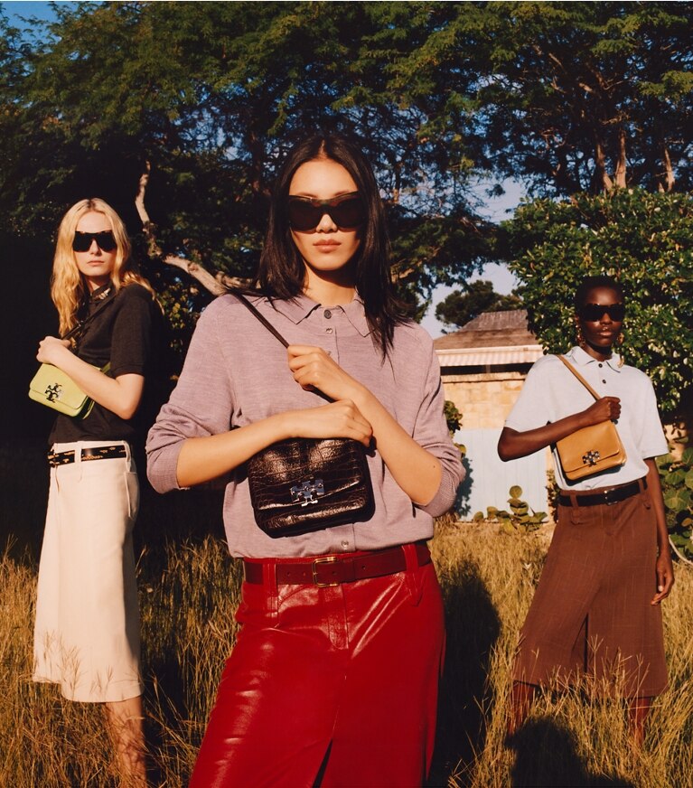 Tory Burch diseñador bolsos de hombro Cartera de hombro Charlie Runway con relieve efecto cocodrilo en Dark Brown campaña