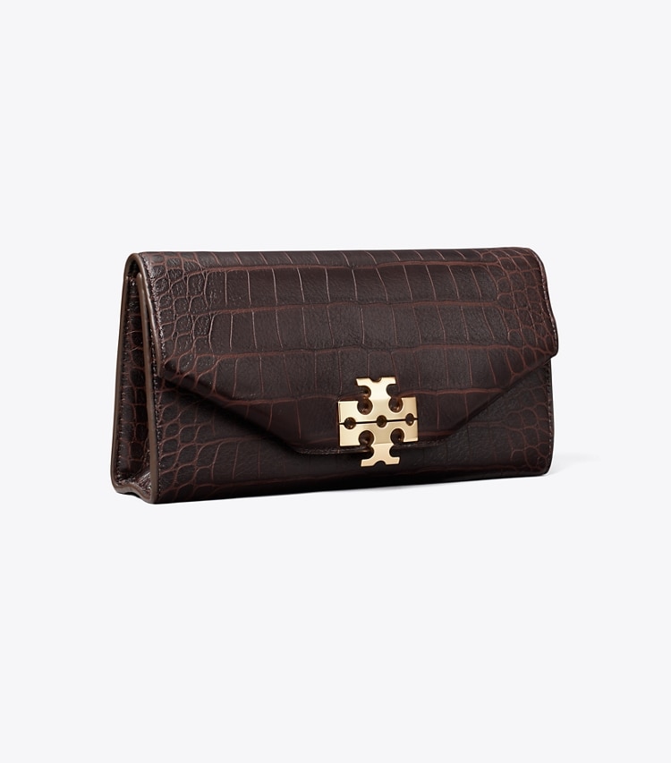 Tory Burch diseñador bolsos de mano Cartera de mano tipo sobre Charlie con efecto de cocodrilo en Dark Brown ángulo
