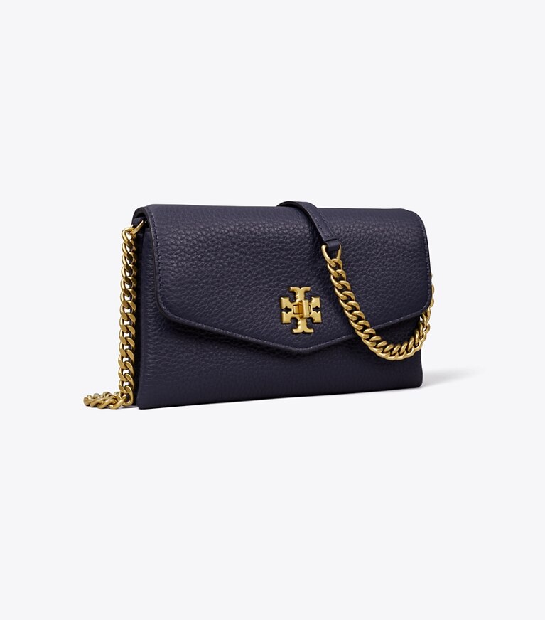 Tory Burch diseñador bolsos bandolera Cartera Kira de piel granulada con cadena en Royal Navy ángulo