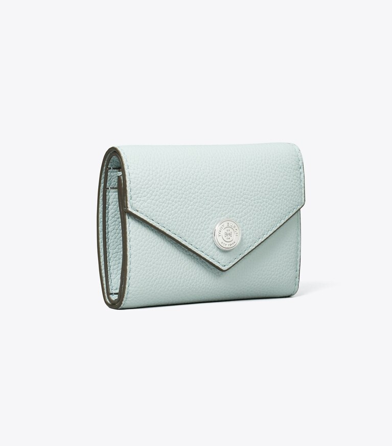 Tory Burch diseñador carteras Cartera sobre pequeña de piel graneada con monograma T en Light Sea ángulo