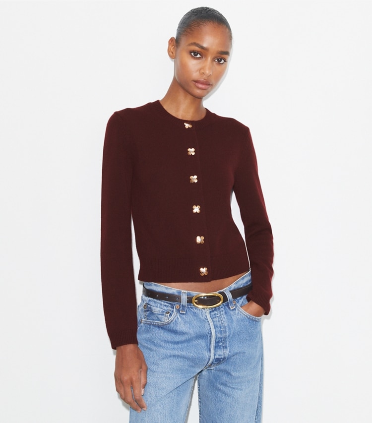Tory Burch designer セーター カシミア カーディガン in Merlot on model detail