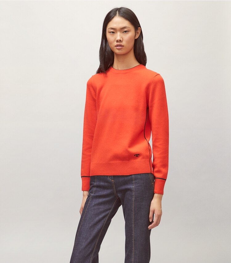 Tory Burch designer sweaters Cashmere Pullover in Red/Tory Navy accessory on model