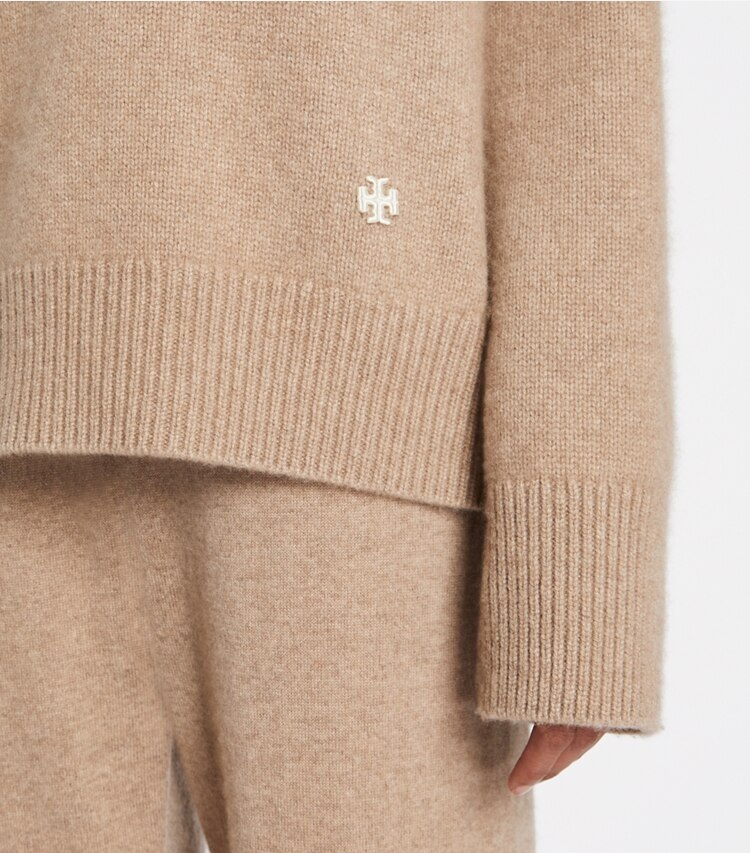 Tory Sport designer sweaters Cashmere Relaxed Turtleneck in Natural Heather on model detail