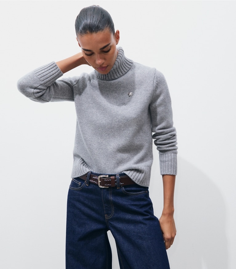 Tory Burch designer sweaters Cashmere Turtleneck in Smoky Gray Melange on model detail