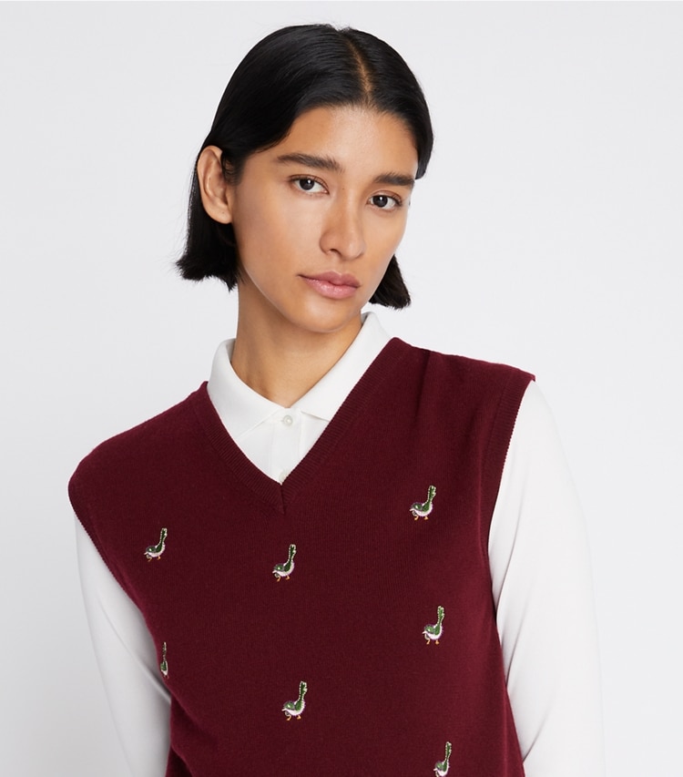 Tory Burch designer sweaters Cashmere V-Neck Sweater Vest in Winetasting on model detail