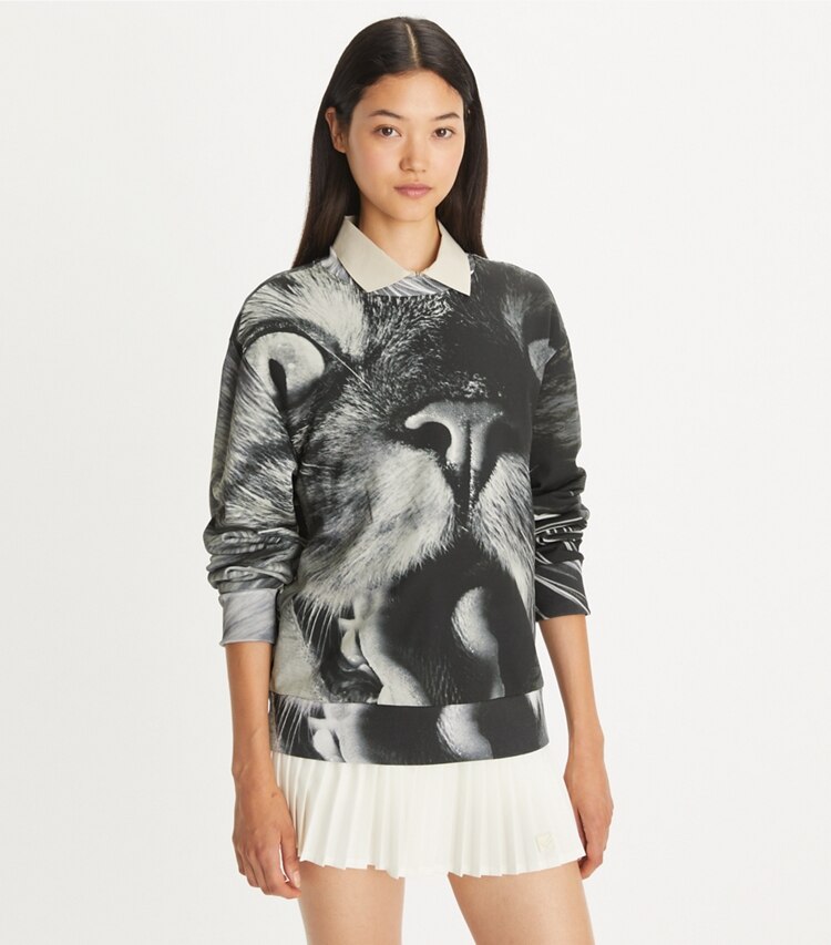 Tory Burch designer セーター キャットプリント クルーネック in Gray Cat Portrait on model detail