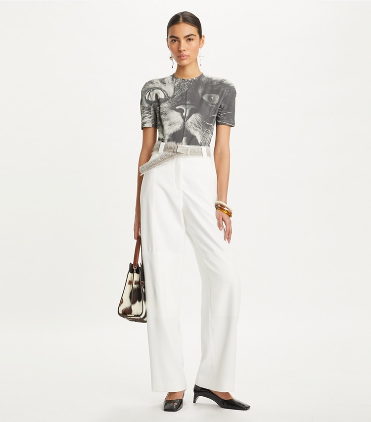 Tory Burch designer トップス キャット プリント Tシャツ in Gray Cat Portrait モデル前面