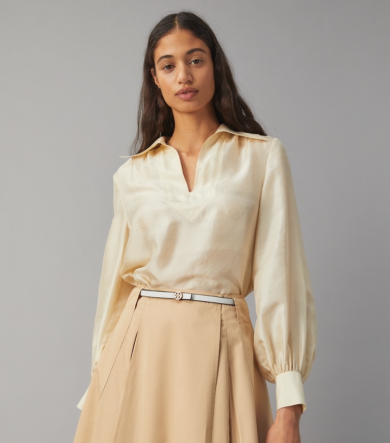 Tory Burch designer ceintures Ceinture fine Double T dans Longan accessoire sur le modèle