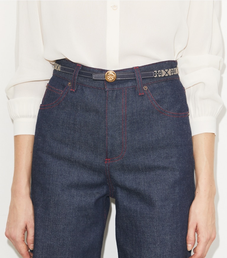 Tory Burch designer ceintures Ceinture réversible Romy in Tory Navy additional on model