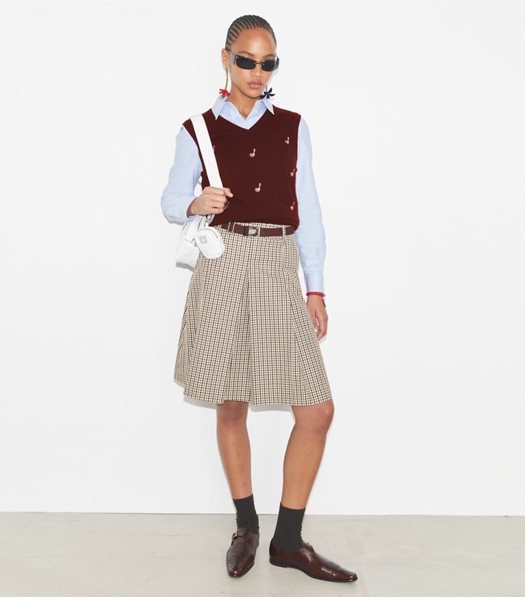 Tory Burch diseñador suéteres Chaleco suéter Birdie de cachemira en Dark Winterberry adicional en modelo