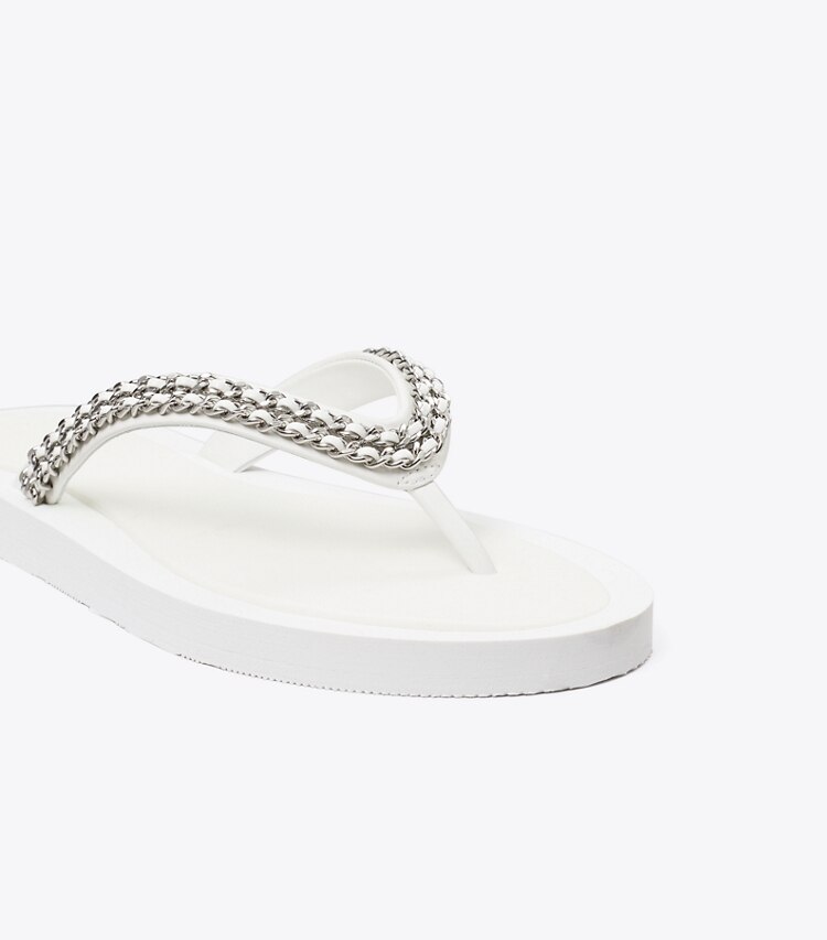 Tory Burch diseñador sandalias Chancla con cadena Kira en WHITE detalle