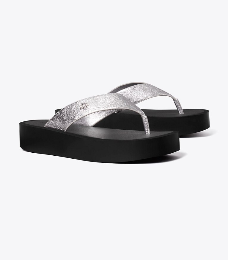 Tory Burch diseñador sandalias Chancla de piel con plataforma en SILVER / PERFECT BLACK / SILVER ángulo