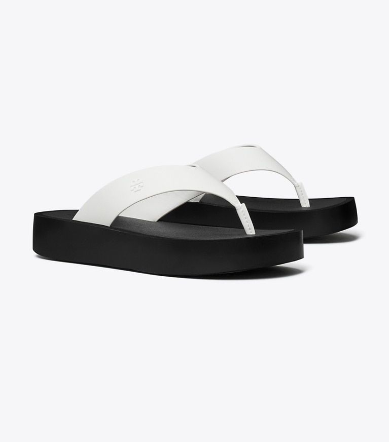 Tory Burch diseñador sandalias Chanclas con plataforma en OPTIC WHITE / BLACK ángulo