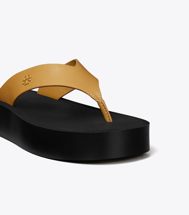 Tory Burch diseñador sandalias Chanclas con plataforma en GINGER SHORTBREAD / BLACK detalle