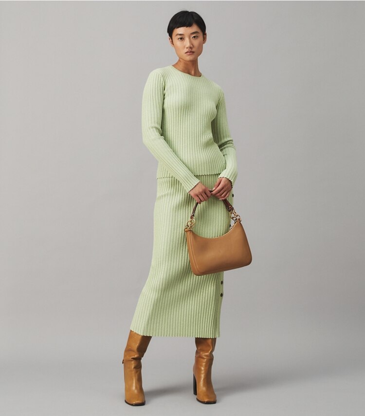 Tory Burch designer sweaters Chandail à col rond à rayures Lurex dans Clear Mint sur modèle, de face