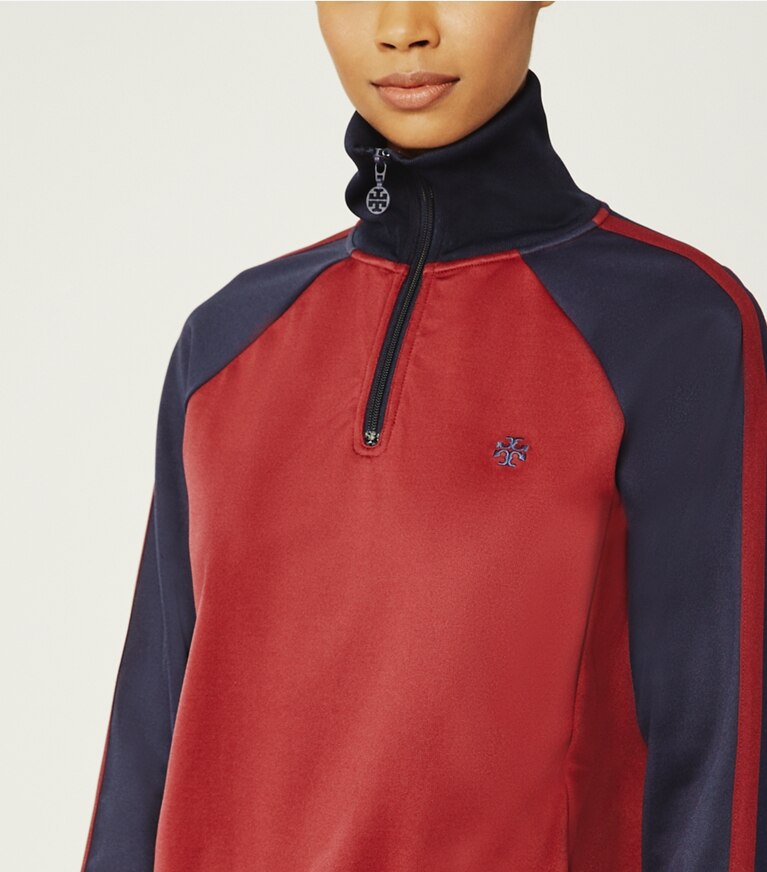 Tory Sport designer vestes Chandail à demi-glissière uni dans Dark Burgundy/Tory Navy détail sur modèle