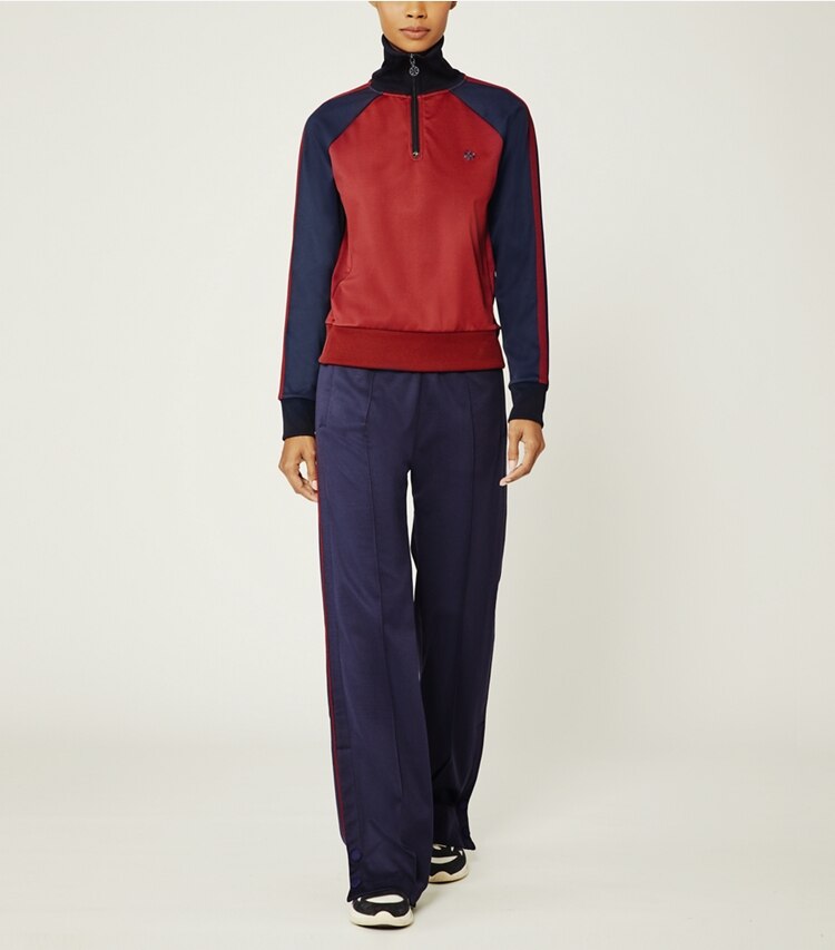 Tory Sport designer vestes Chandail à demi-glissière uni dans Dark Burgundy/Tory Navy sur modèle, de face