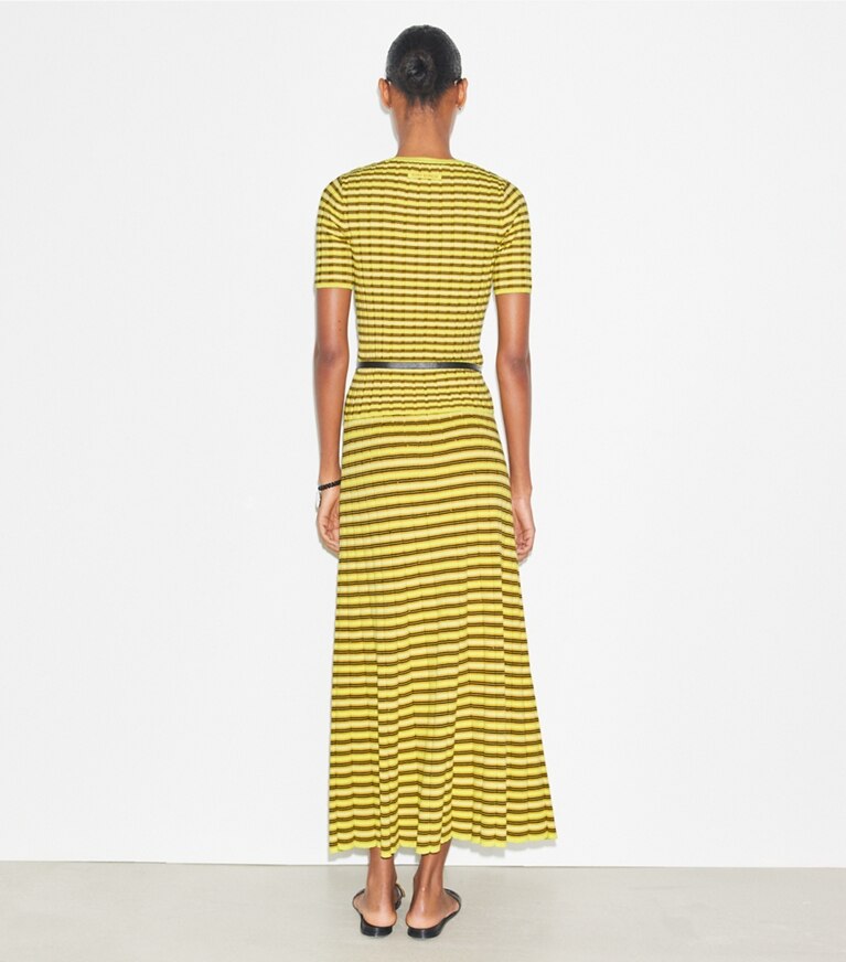 Tory Burch designer sweaters Chandail en coton rayé dans Vibrant Lemon Yellow / Wax Bean Yellow sur modèle, de dos