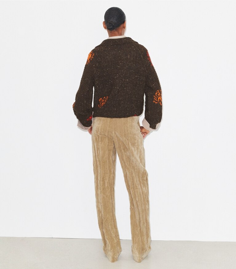Tory Burch designer sweaters Chandail en laine et alpaga dans Brown sur modèle, de dos