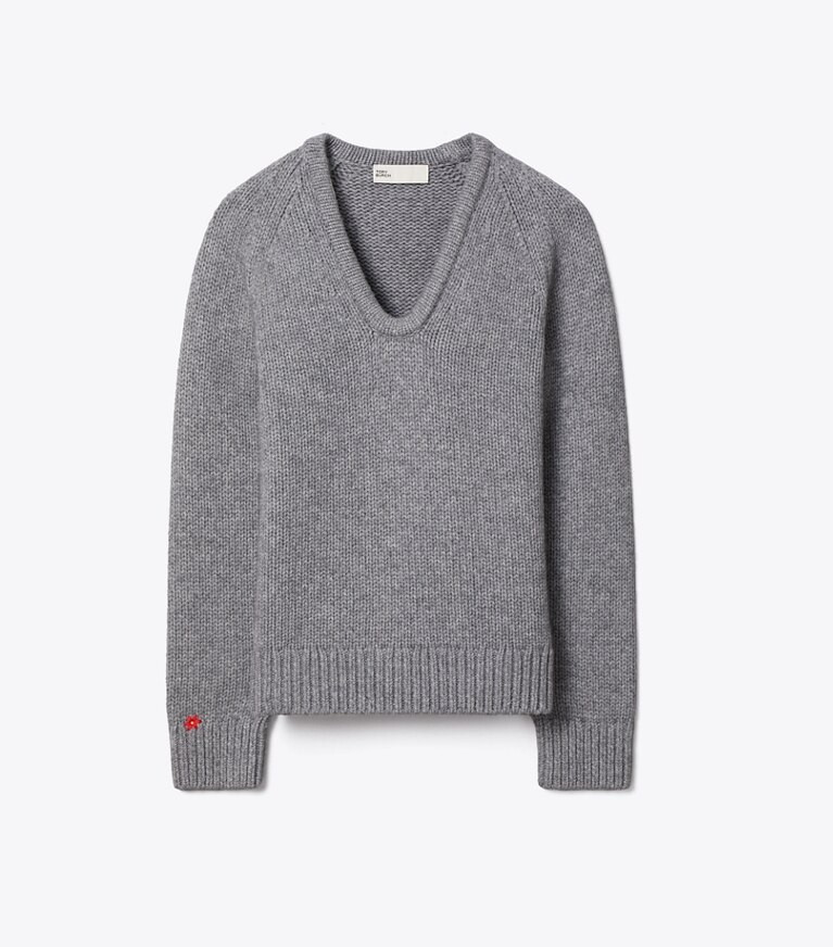 Tory Burch designer sweaters Chandail en laine mérinos à col en U dans Cloudy Gray Melange de face