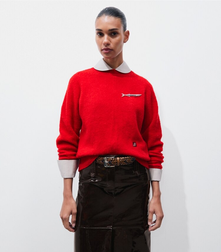 Tory Burch designer sweaters Chandail en laine dans Flame Red détail sur modèle