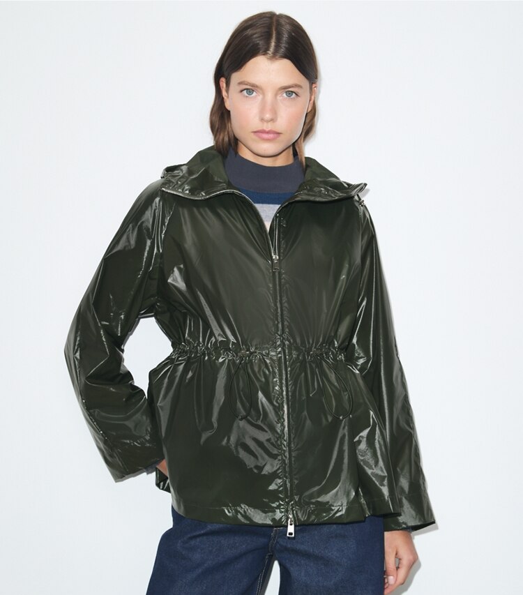 Tory Burch diseñador chaquetas Chaqueta ajustada de nailon en Olive Green detalle en modelo