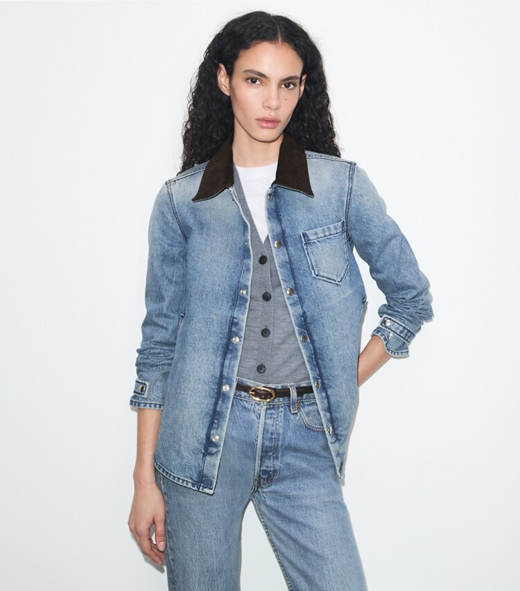 Tory Burch diseñador chaquetas Chaqueta camisera de denim en Light Vintage Wash detalle en modelo