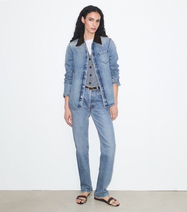 Tory Burch diseñador chaquetas Chaqueta camisera de denim en Light Vintage Wash frente en modelo
