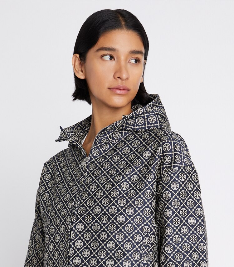 Tory Burch diseñador chaquetas Chaqueta con monograma de T de jacquard en TORY NAVY T MONOGRAM en el modelo (detalle)